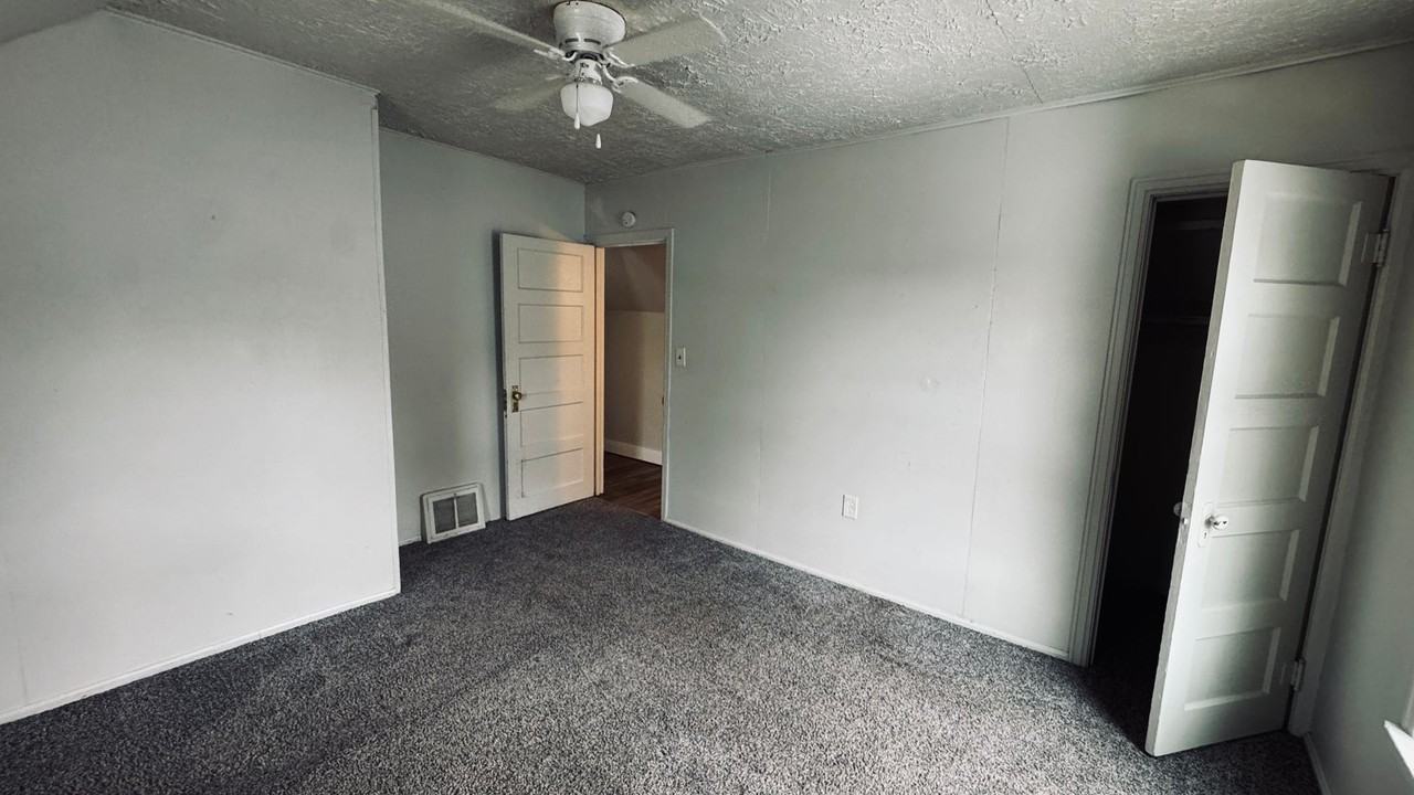 359 W 13th St - Photo 7 of 11
