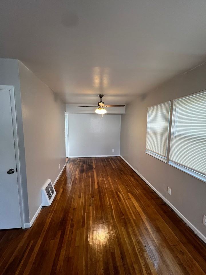 240 Shepley Dr - Photo 4 of 10