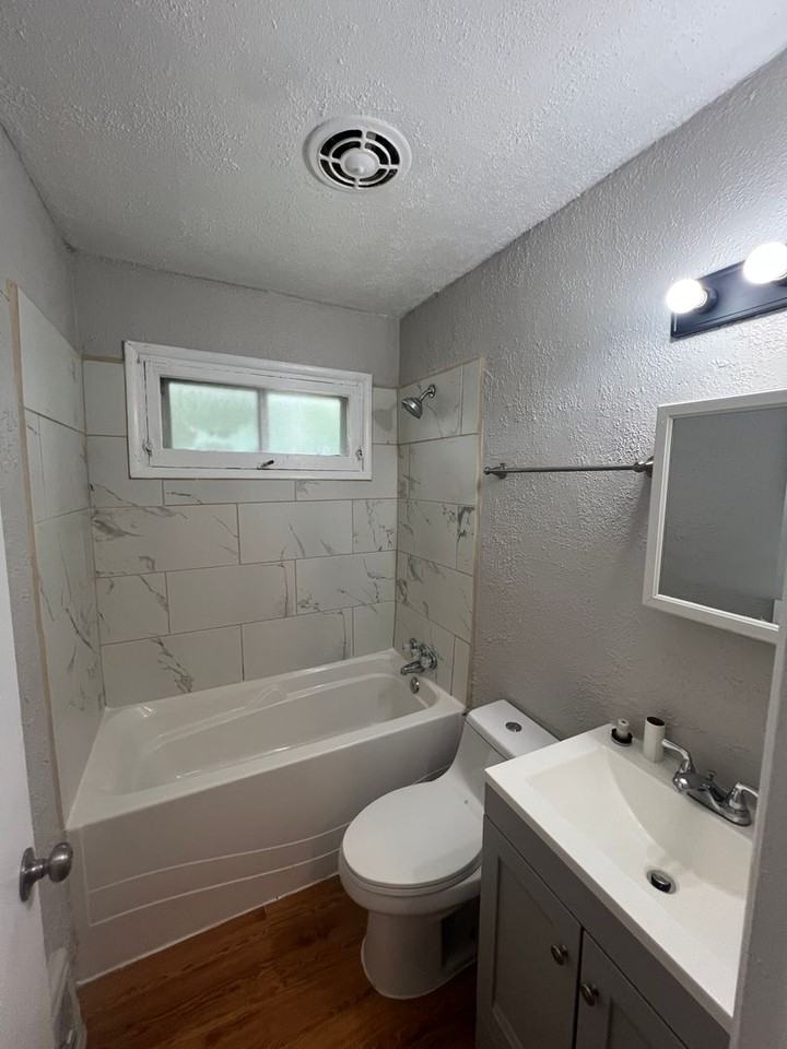 240 Shepley Dr - Photo 5 of 10
