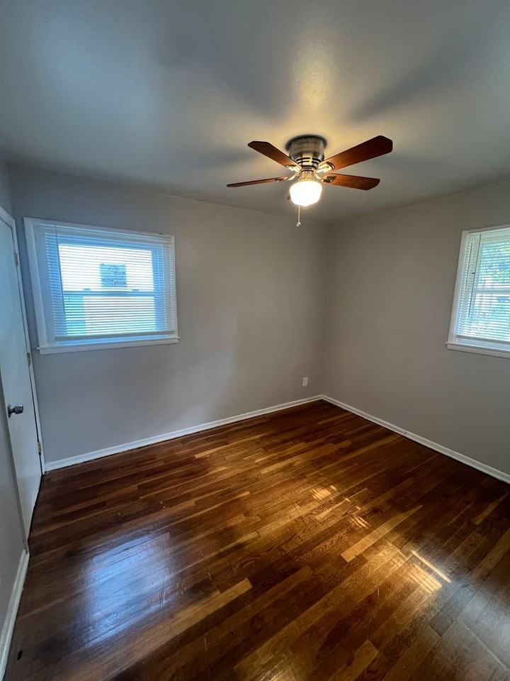 240 Shepley Dr - Photo 6 of 10