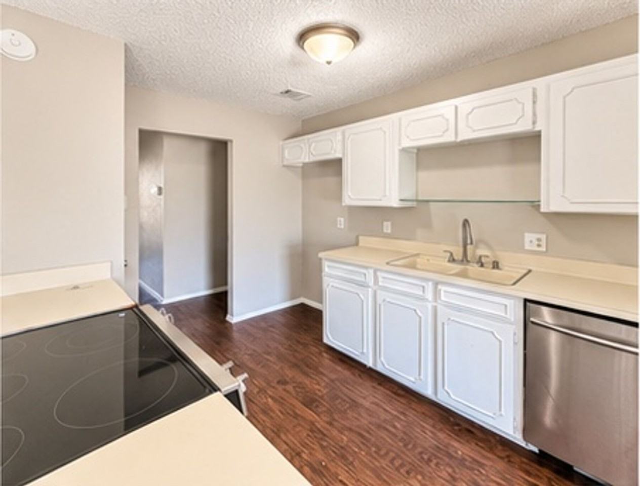 600 Stell Ave - Photo 3 of 9