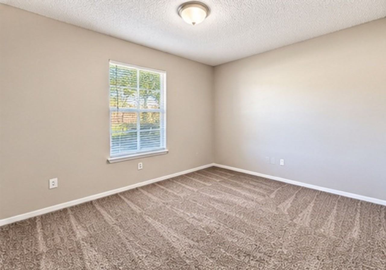 600 Stell Ave - Photo 4 of 9