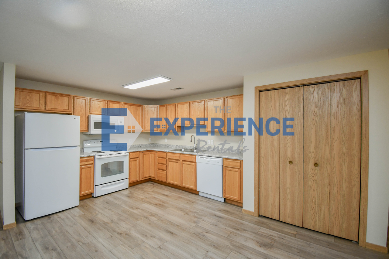 1416 E Redwood Blvd - Photo 6 of 35
