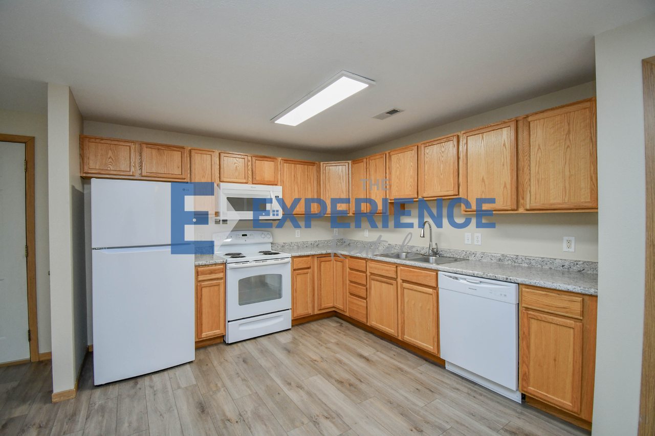 1416 E Redwood Blvd - Photo 5 of 35
