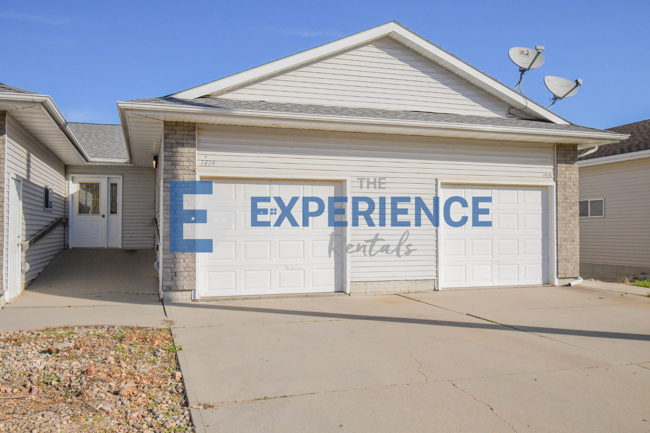 1416 E Redwood Blvd - Photo 2 of 35