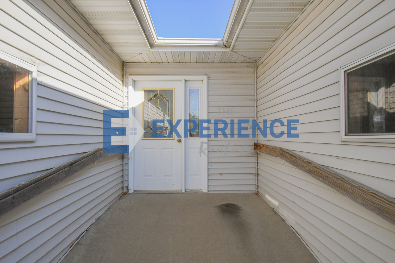 1416 E Redwood Blvd - Photo 3 of 35