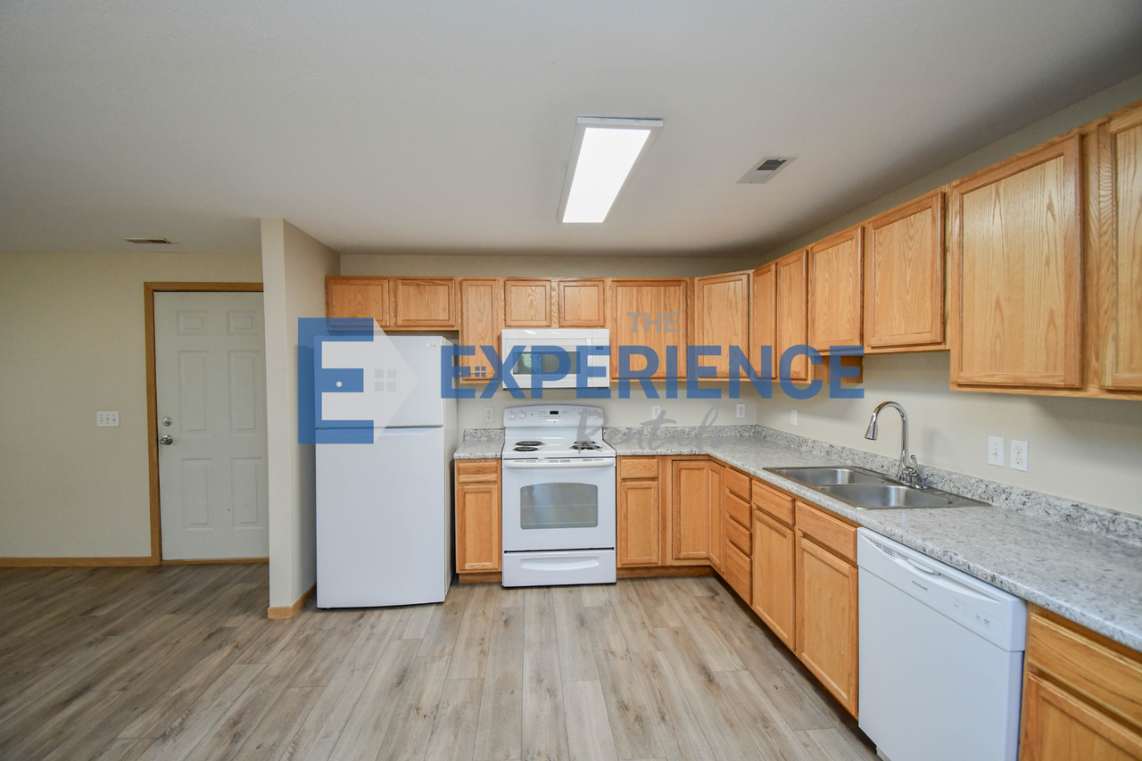 1416 E Redwood Blvd - Photo 7 of 35