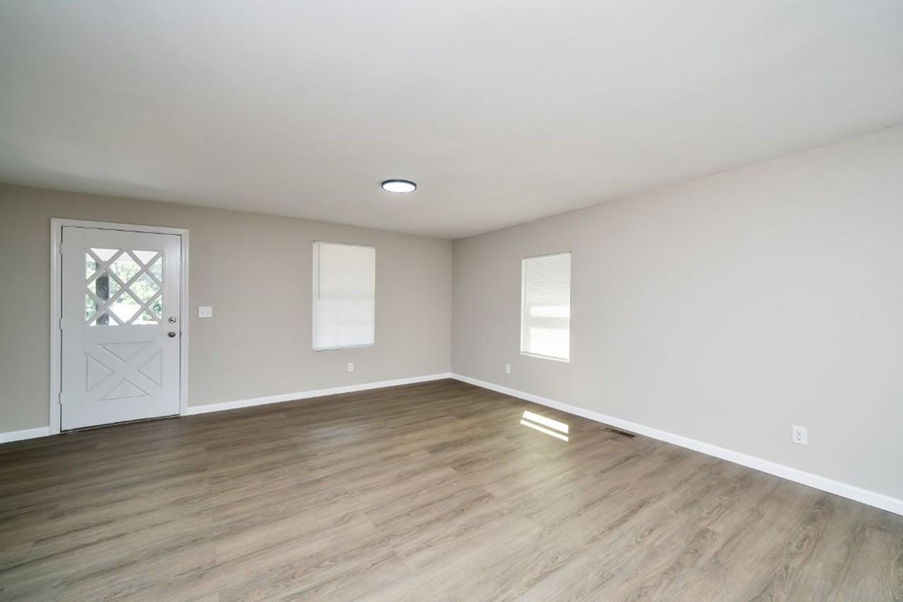 572 7th Ave Sw - Photo 5 of 22