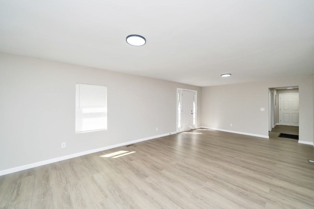 572 7th Ave Sw - Photo 6 of 22