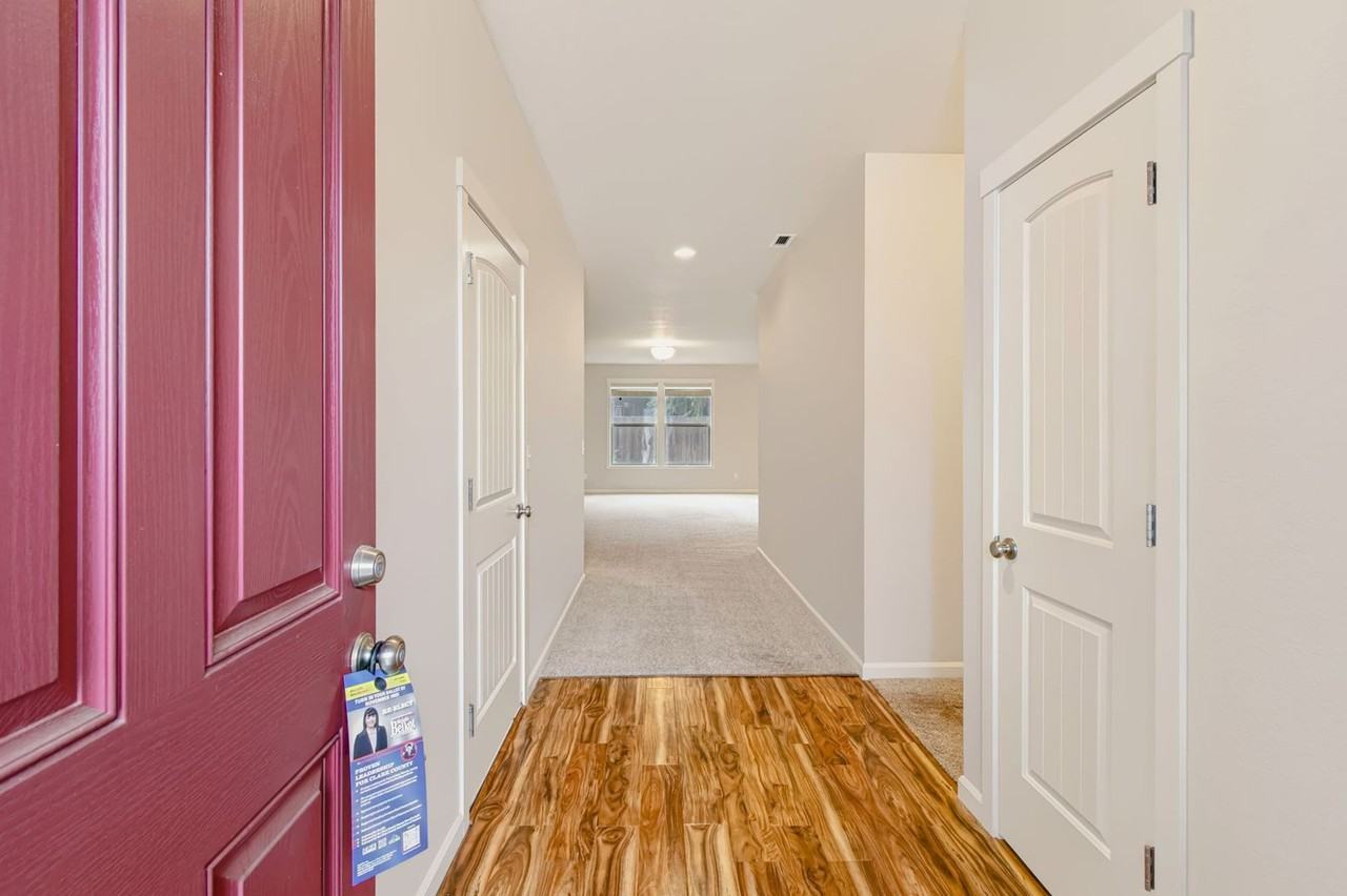 9607 Ne 104th Way - Photo 5 of 33