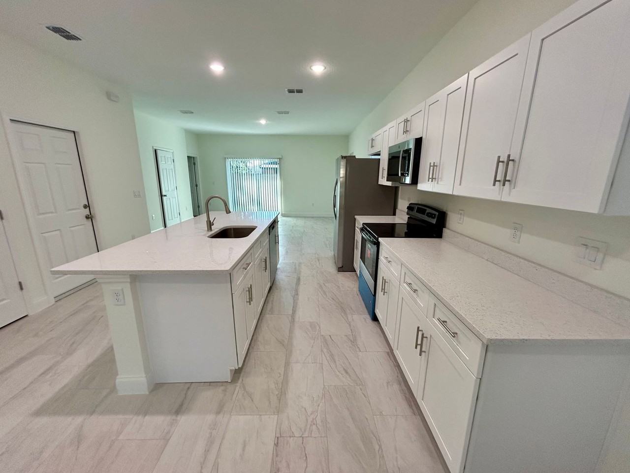 1034 Randall St - Photo 3 of 22