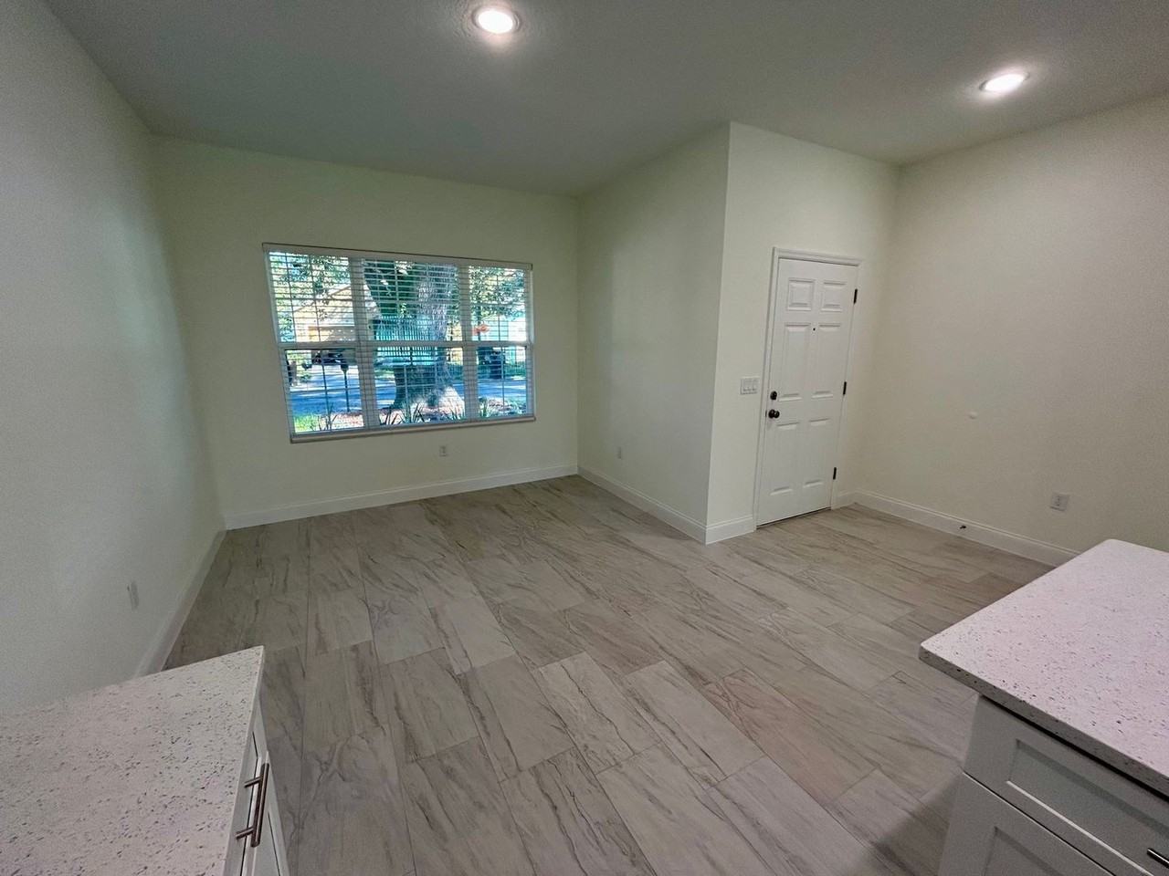 1034 Randall St - Photo 6 of 22