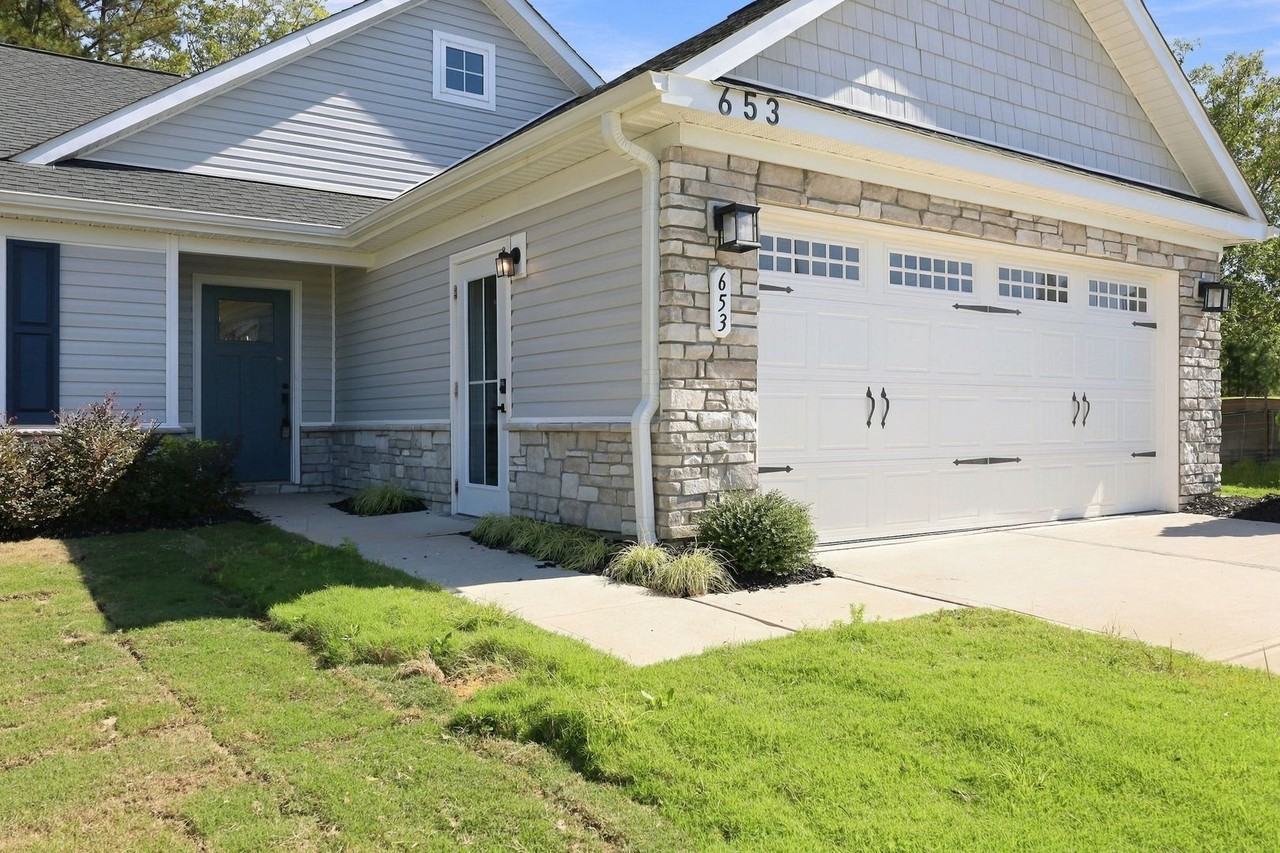 653 Holly Bluff St - Photo 3 of 29