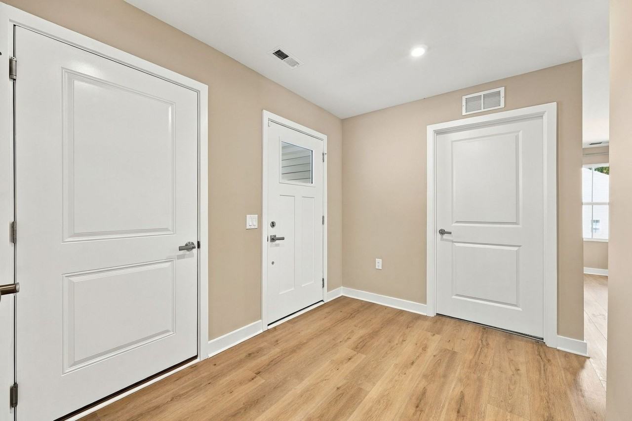 653 Holly Bluff St - Photo 4 of 29