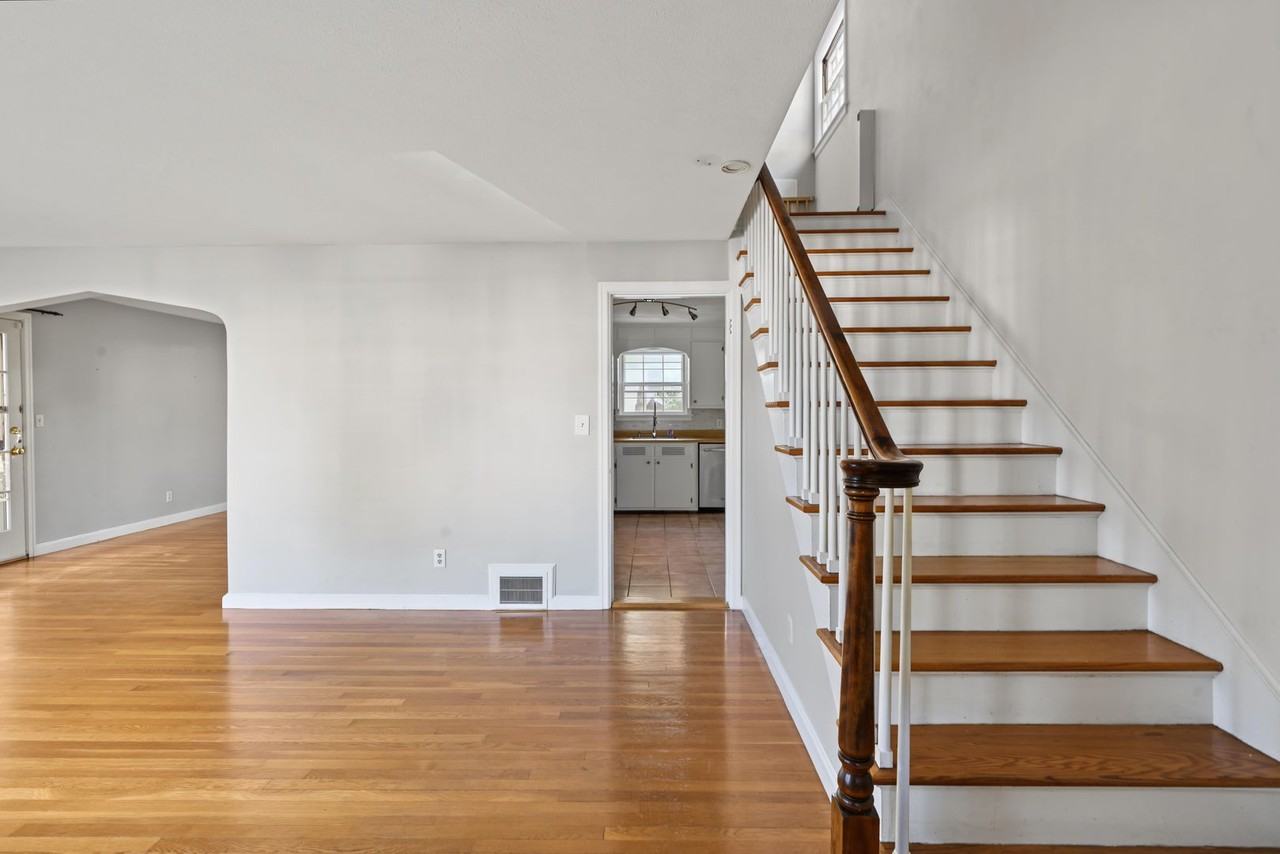 22 Anderson Ave - Photo 7 of 29