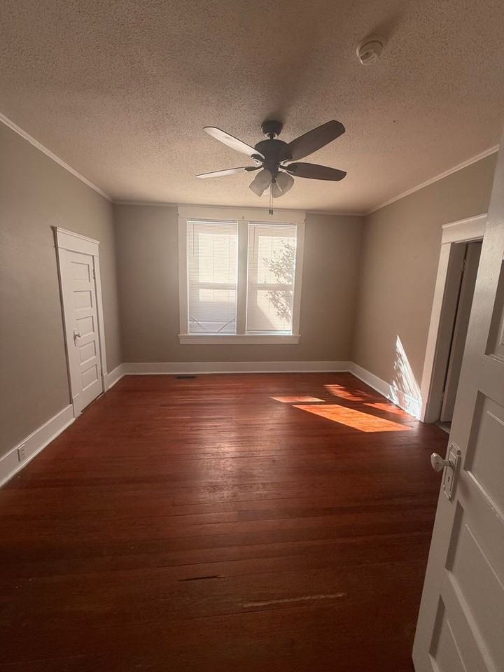1077 N Highland Ave - Photo 7 of 17