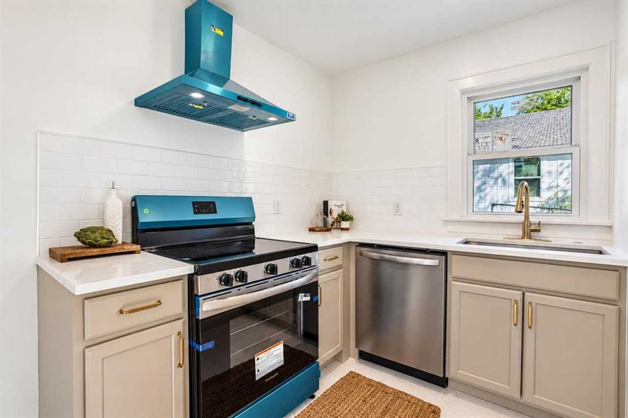 1504 N Magnolia St - Photo 5 of 18