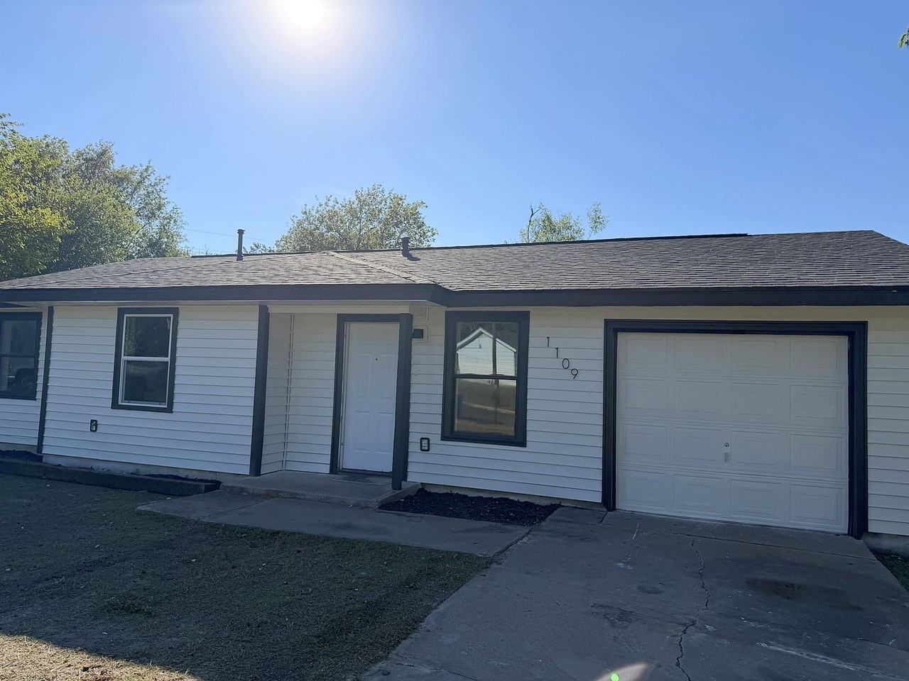 1109 Traci Dr - Photo 2 of 17
