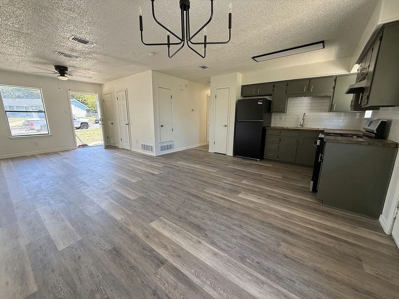1109 Traci Dr - Photo 4 of 17