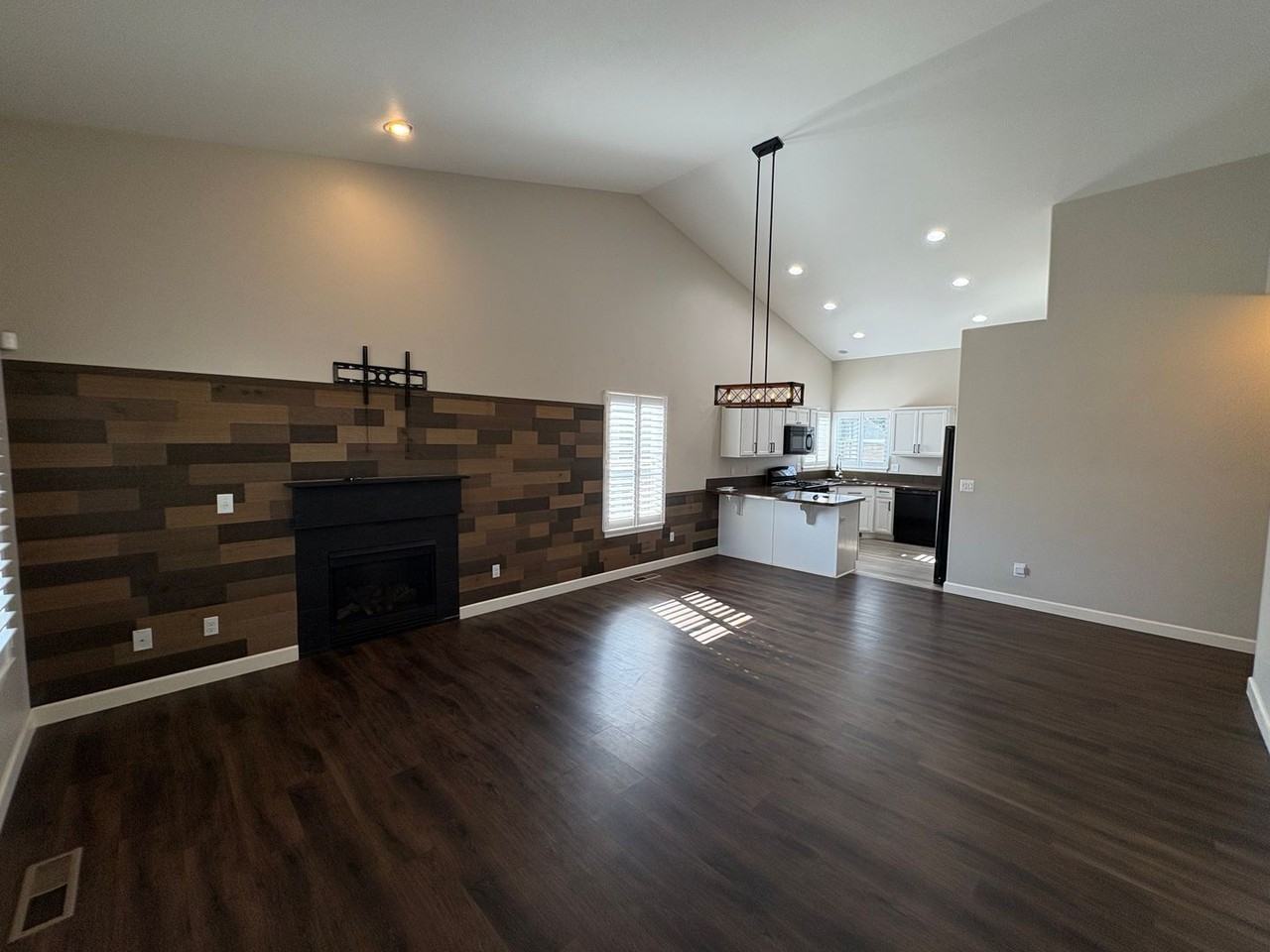 63737 Hunters Cir - Photo 3 of 17