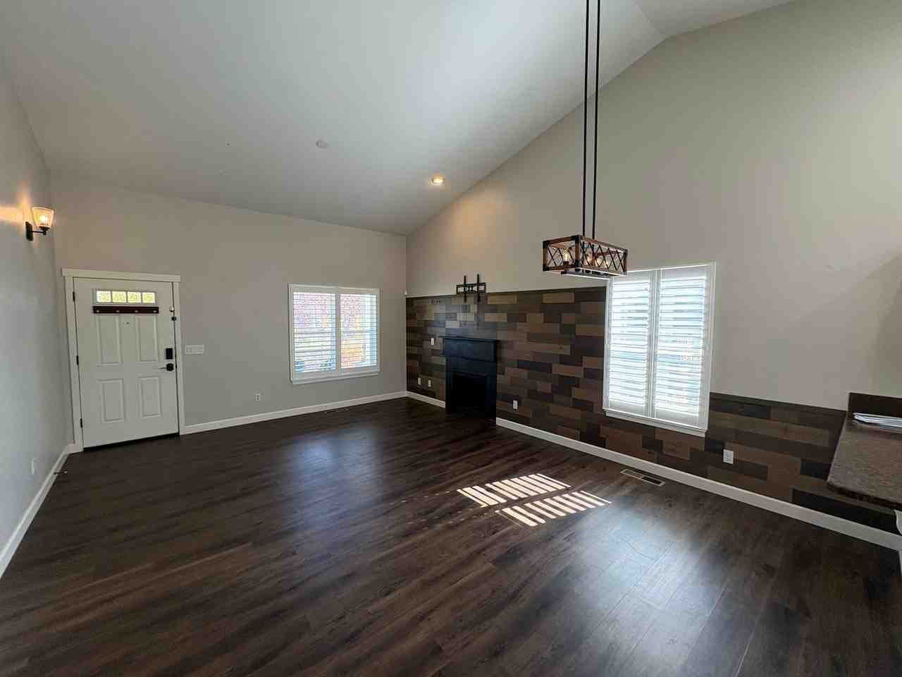 63737 Hunters Cir - Photo 4 of 17