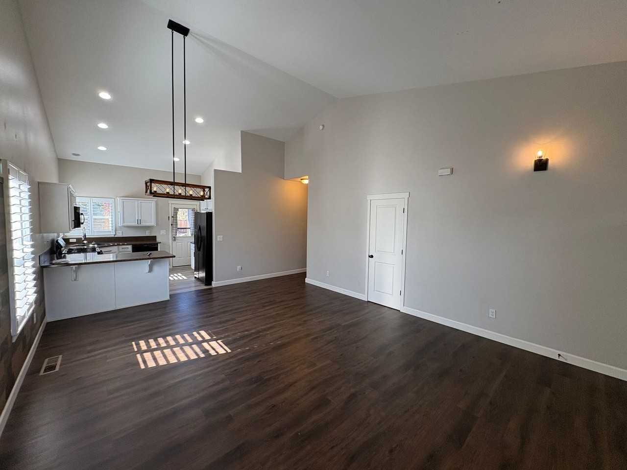63737 Hunters Cir - Photo 5 of 17