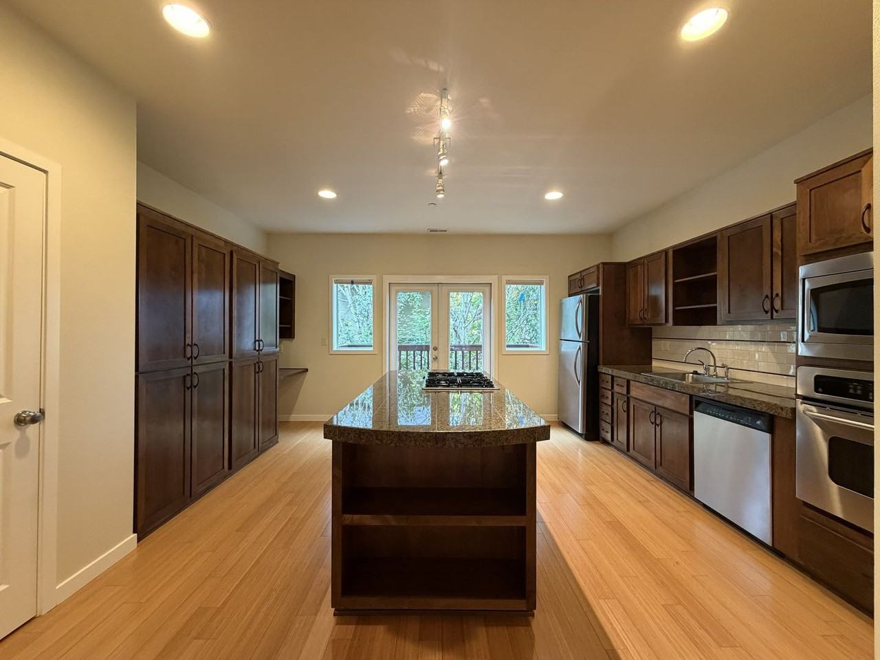 4236 S Corbett Ave #3 - Photo 4 of 41
