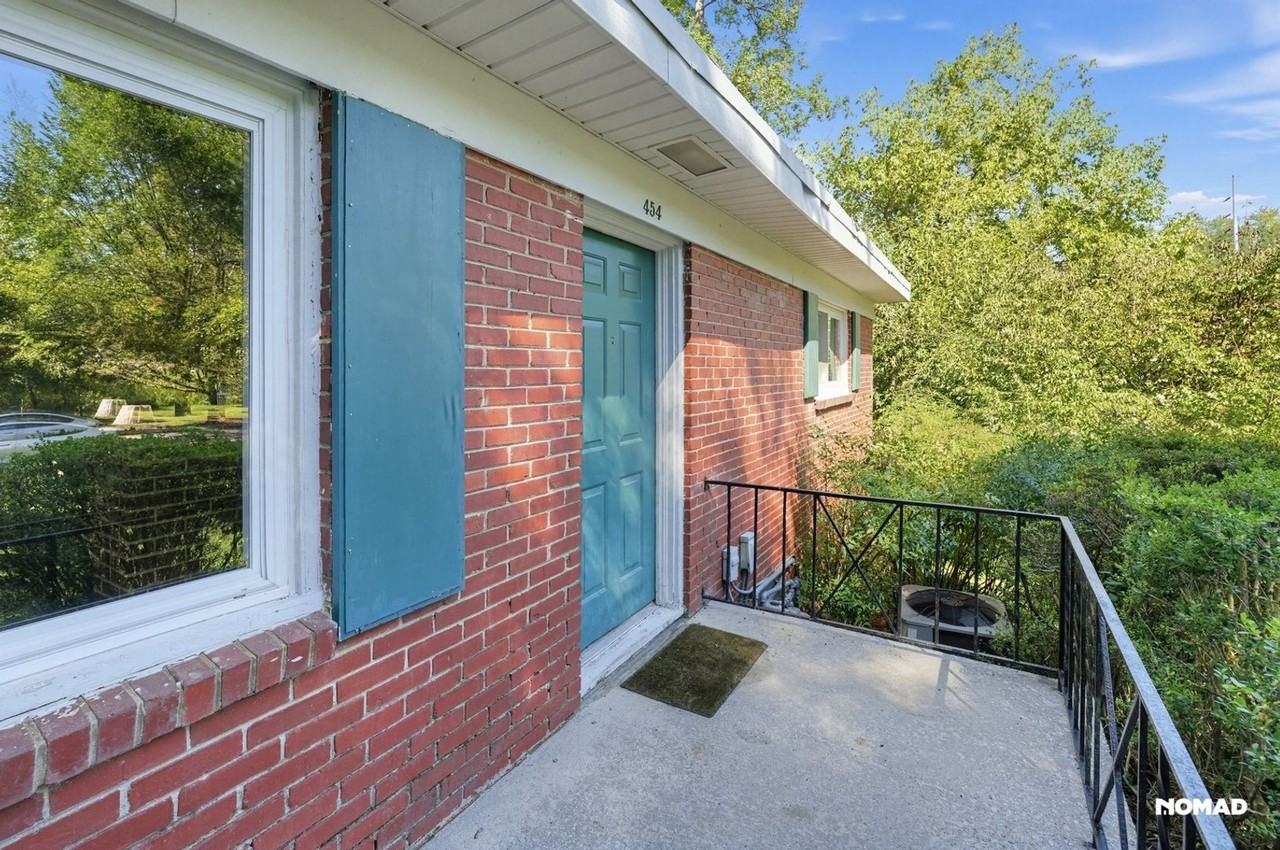454 Superior Ave - Photo 4 of 37