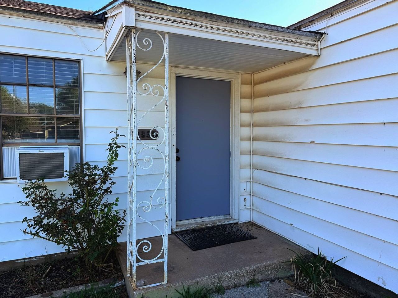 2838 Featherston Ave - Photo 2 of 31