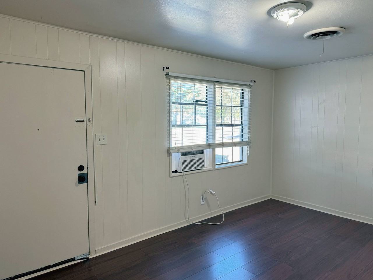 2838 Featherston Ave - Photo 3 of 31