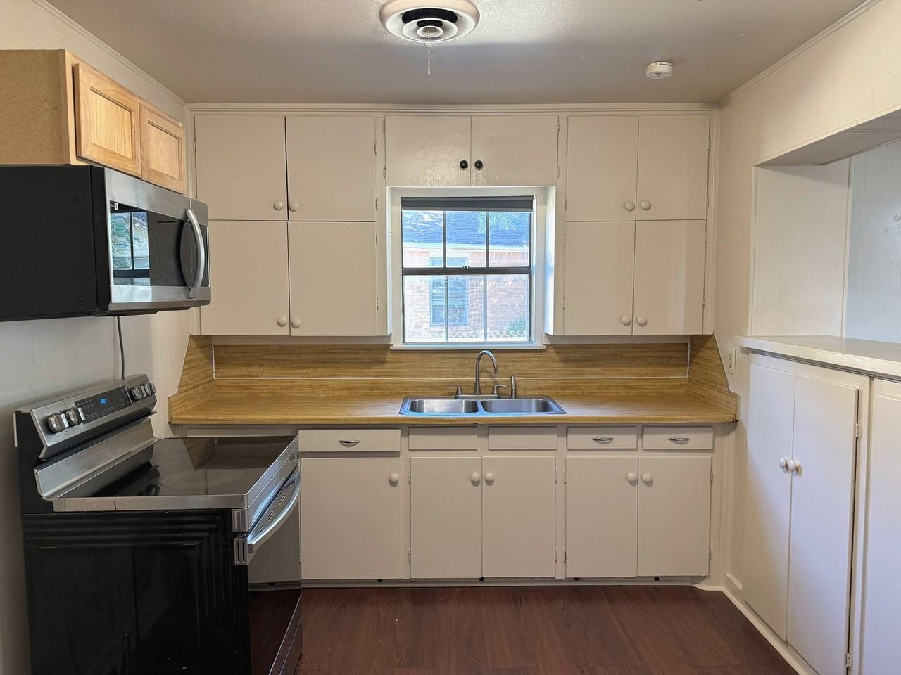 2838 Featherston Ave - Photo 5 of 31