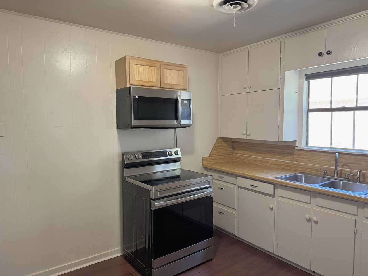 2838 Featherston Ave - Photo 6 of 31