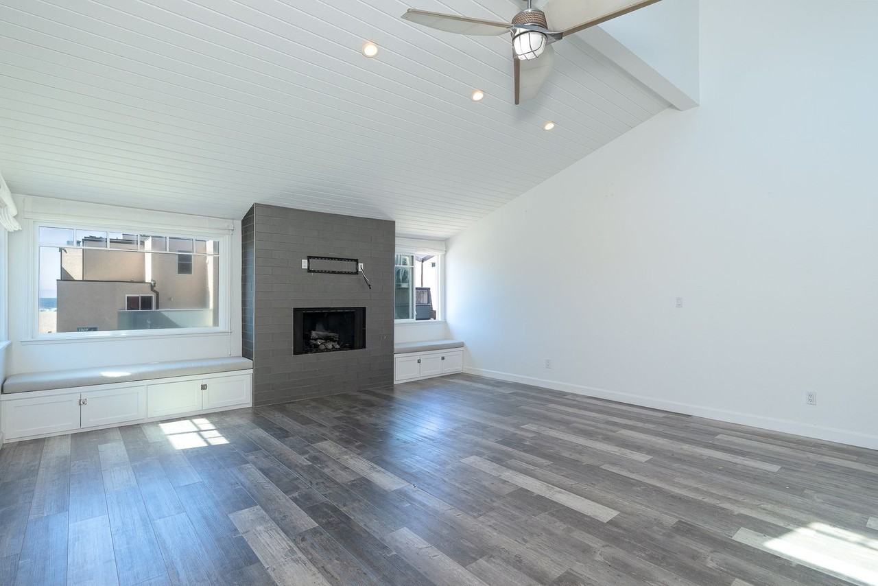 3908 Ocean Dr - Photo 2 of 31