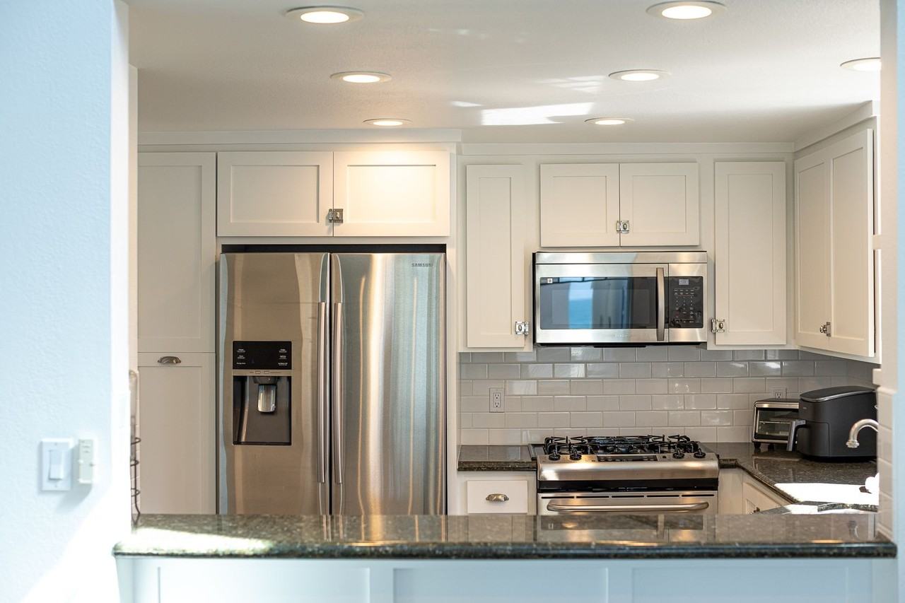 3908 Ocean Dr - Photo 3 of 31