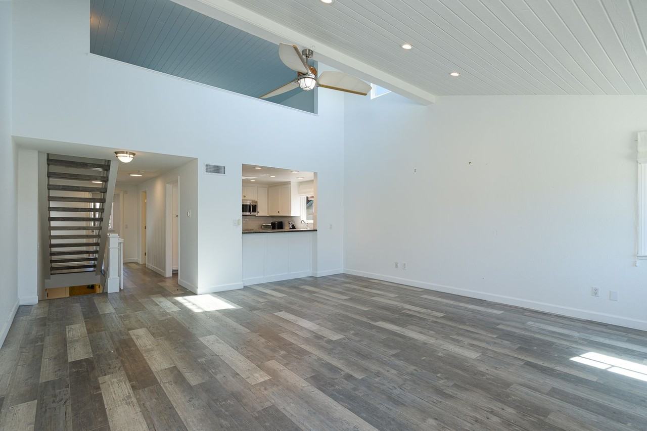 3908 Ocean Dr - Photo 4 of 31