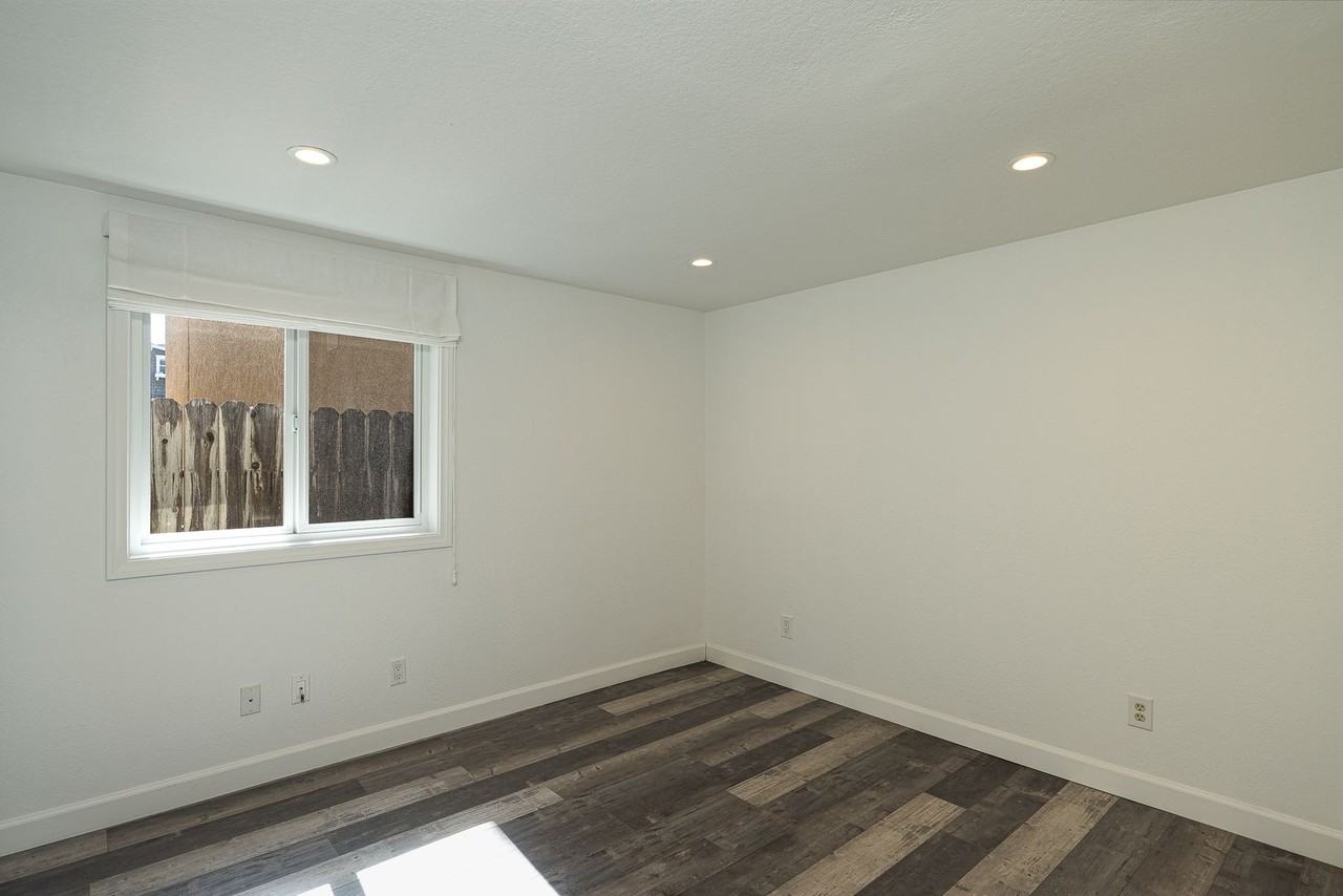 3908 Ocean Dr - Photo 7 of 31