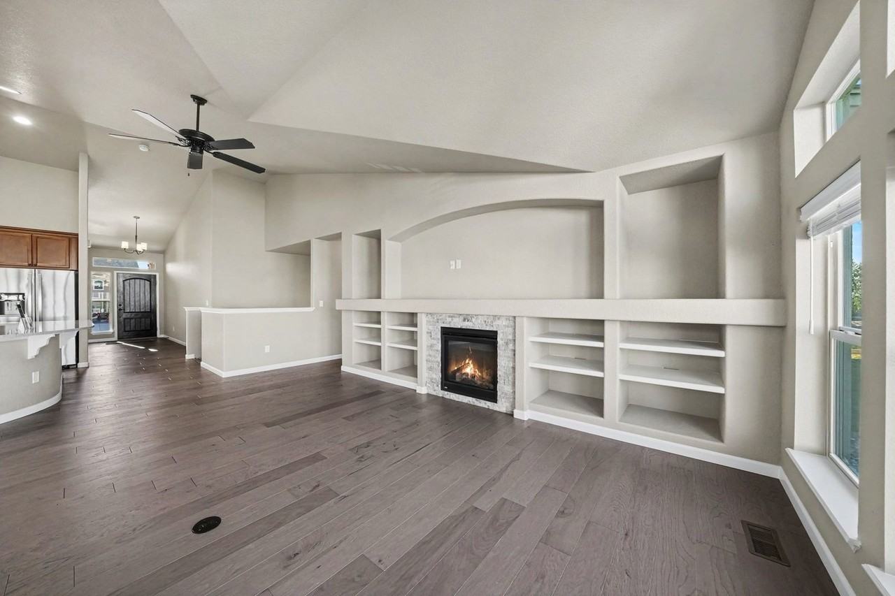 10227 Kentwood Dr - Photo 3 of 34