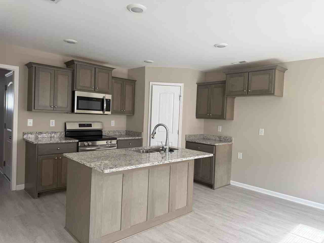 1304 Lakewalk Dr - Photo 5 of 26