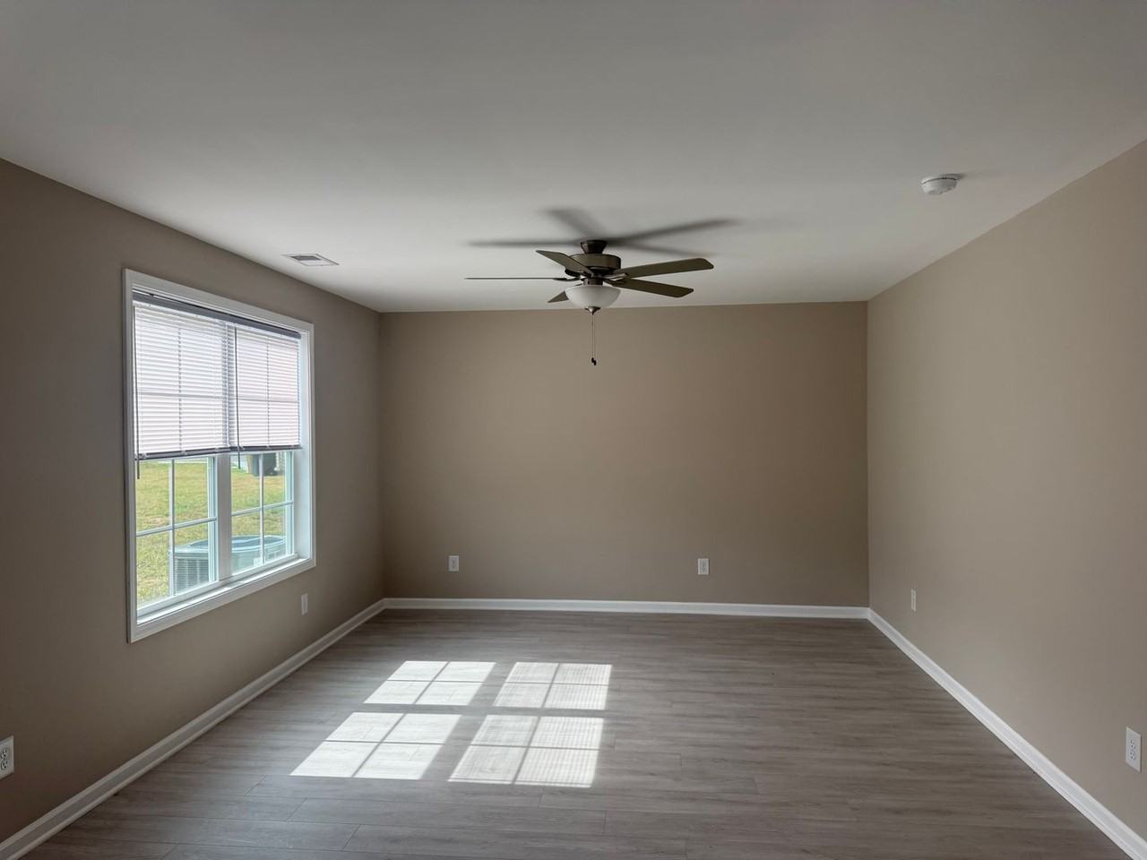 1304 Lakewalk Dr - Photo 7 of 26