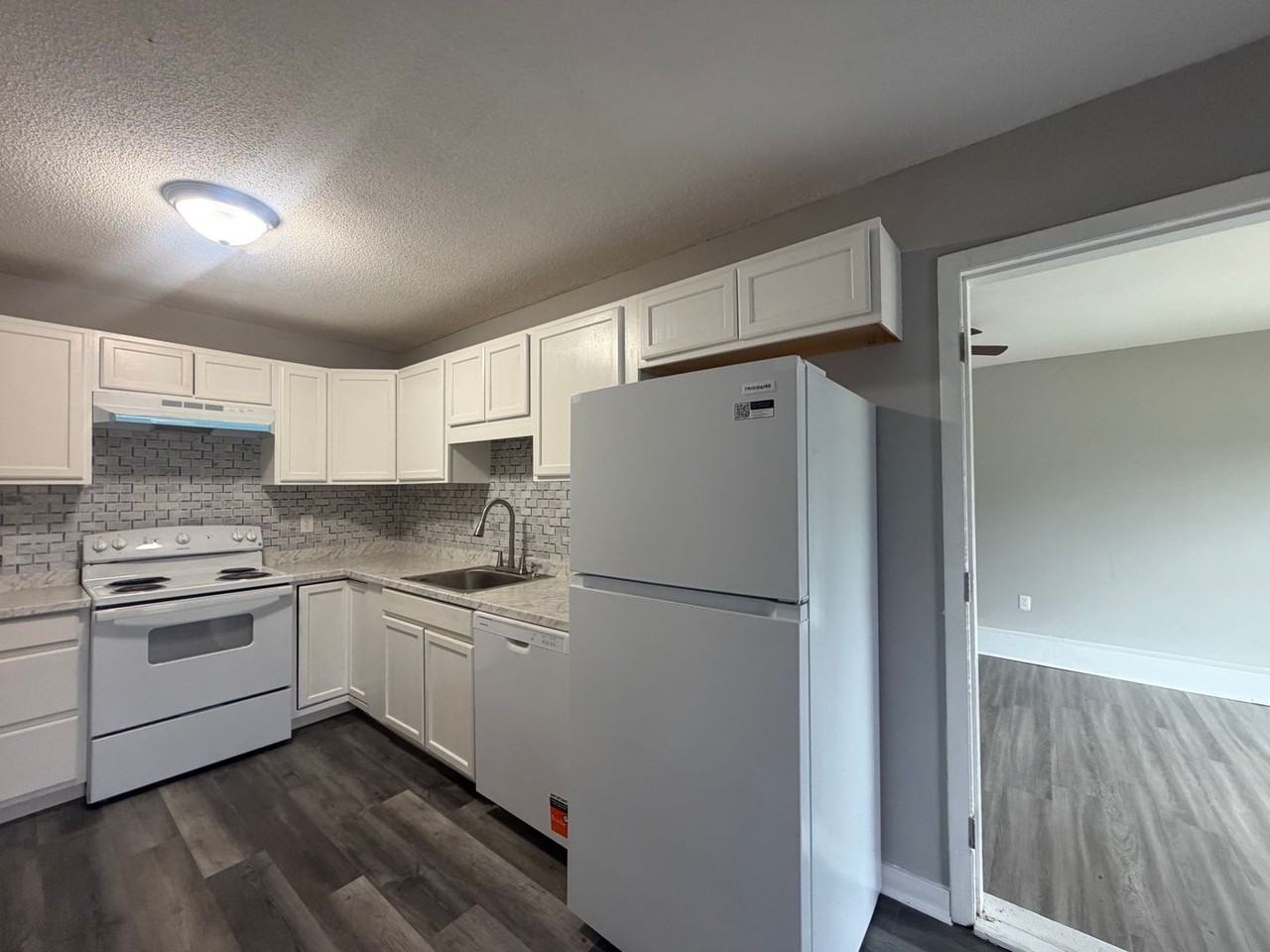 3315 Red Fox Rd - Photo 3 of 19