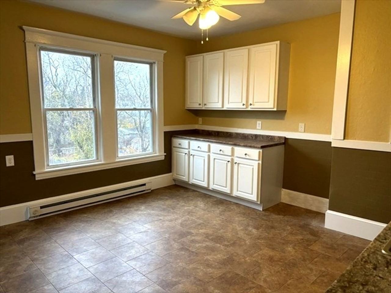 603 Grattan St - Photo 3 of 10