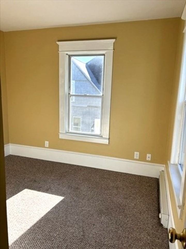 603 Grattan St - Photo 6 of 10