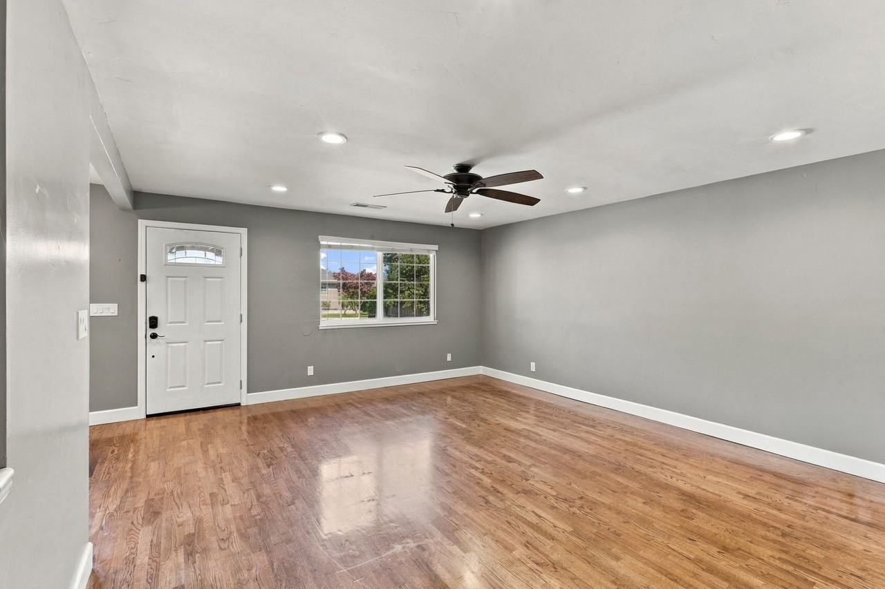 125 South Dr - Photo 3 of 23