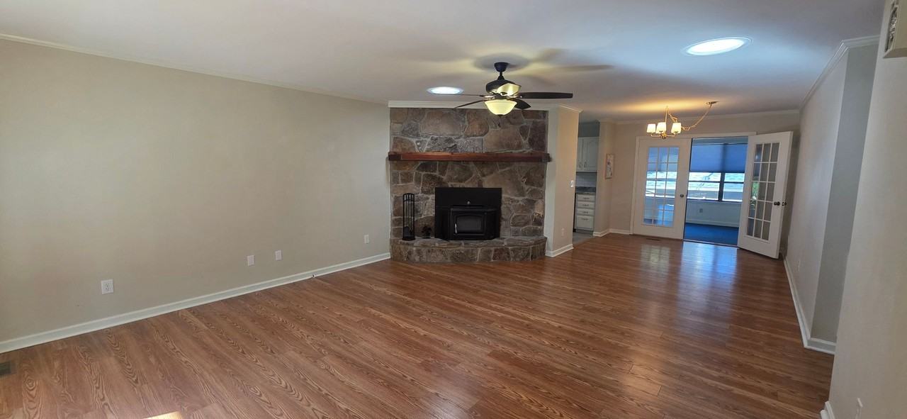 109 Bradford Ln - Photo 3 of 17