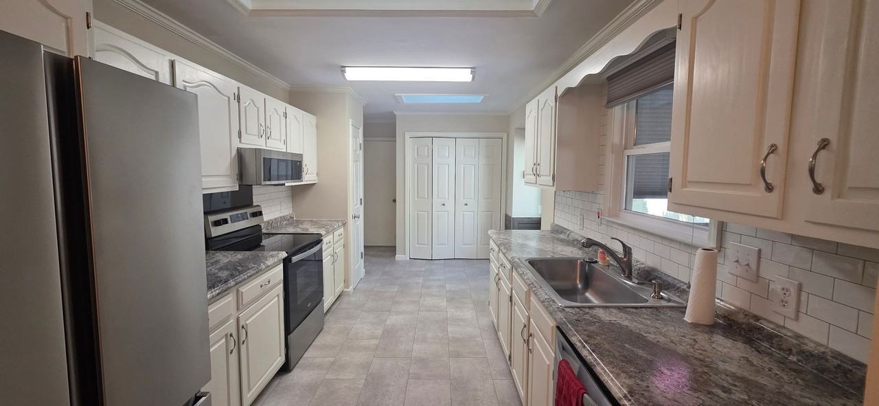 109 Bradford Ln - Photo 6 of 17