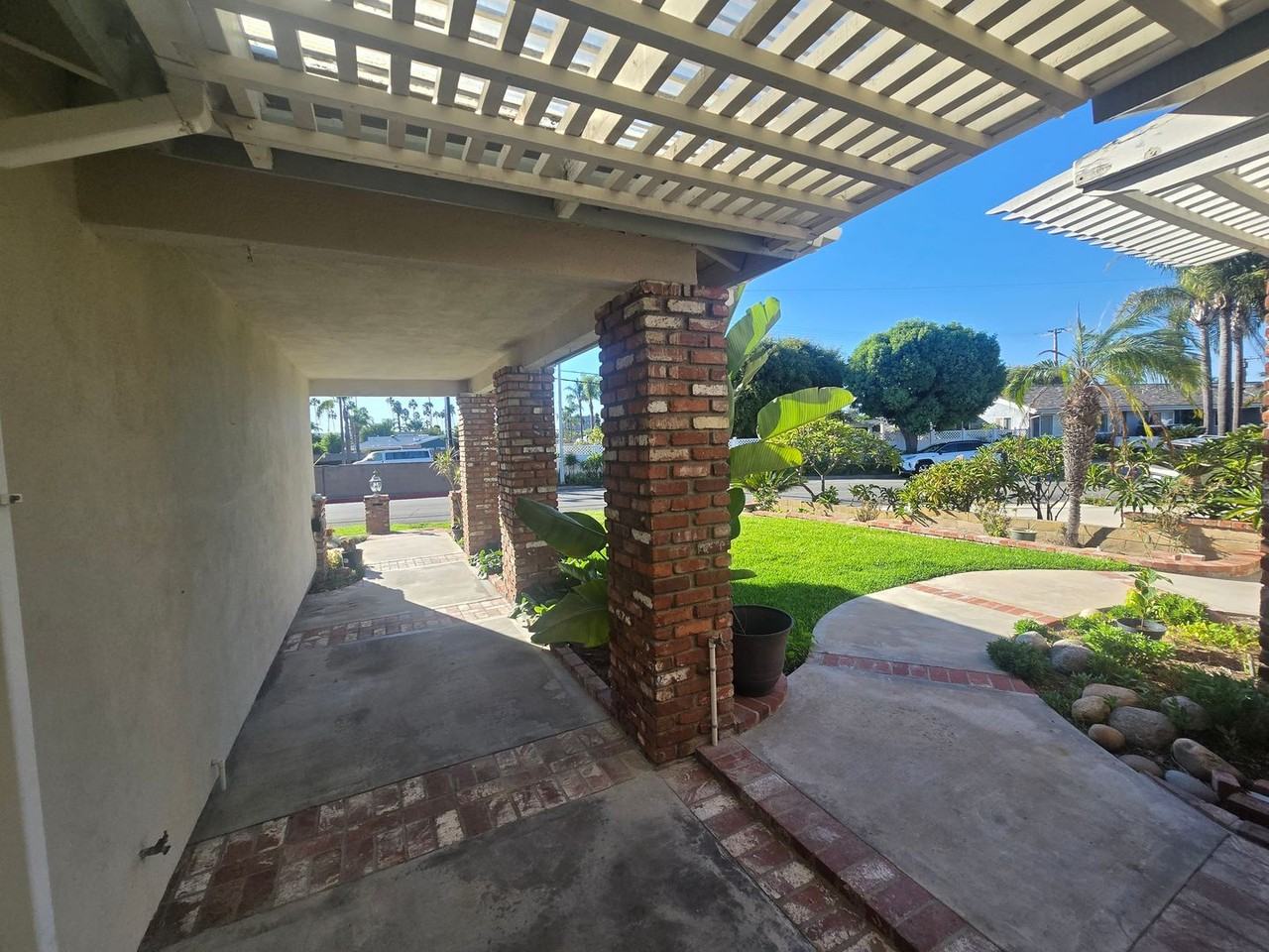 18922 Gregory Ln - Photo 2 of 12