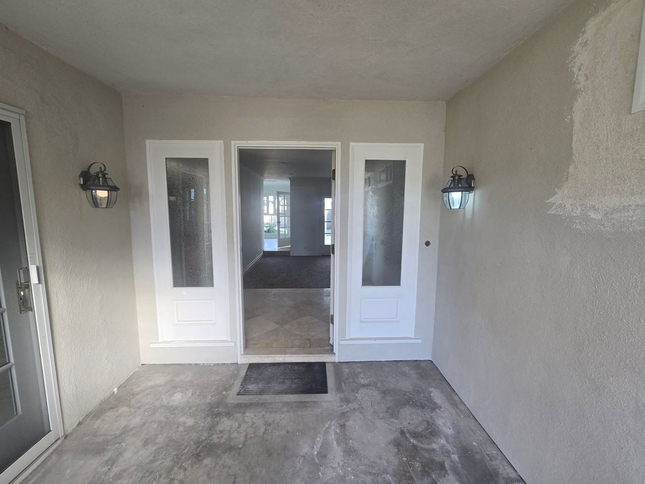 18922 Gregory Ln - Photo 3 of 12