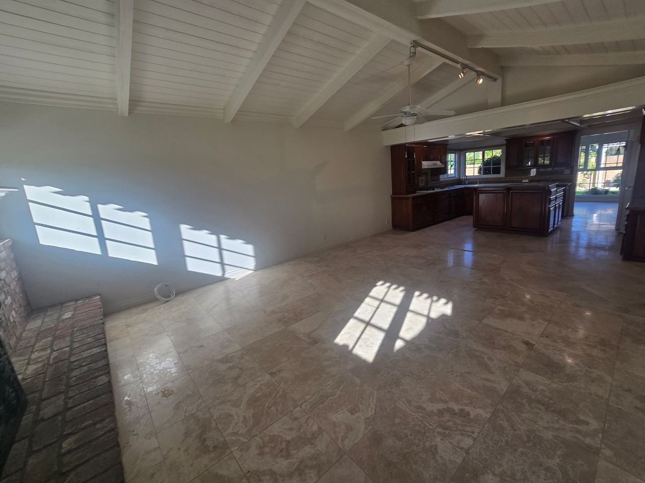 18922 Gregory Ln - Photo 4 of 12