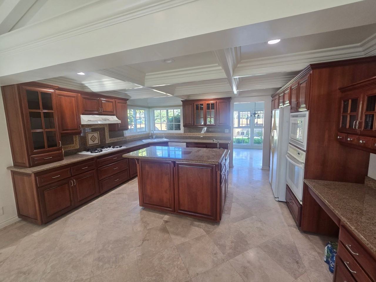 18922 Gregory Ln - Photo 7 of 12