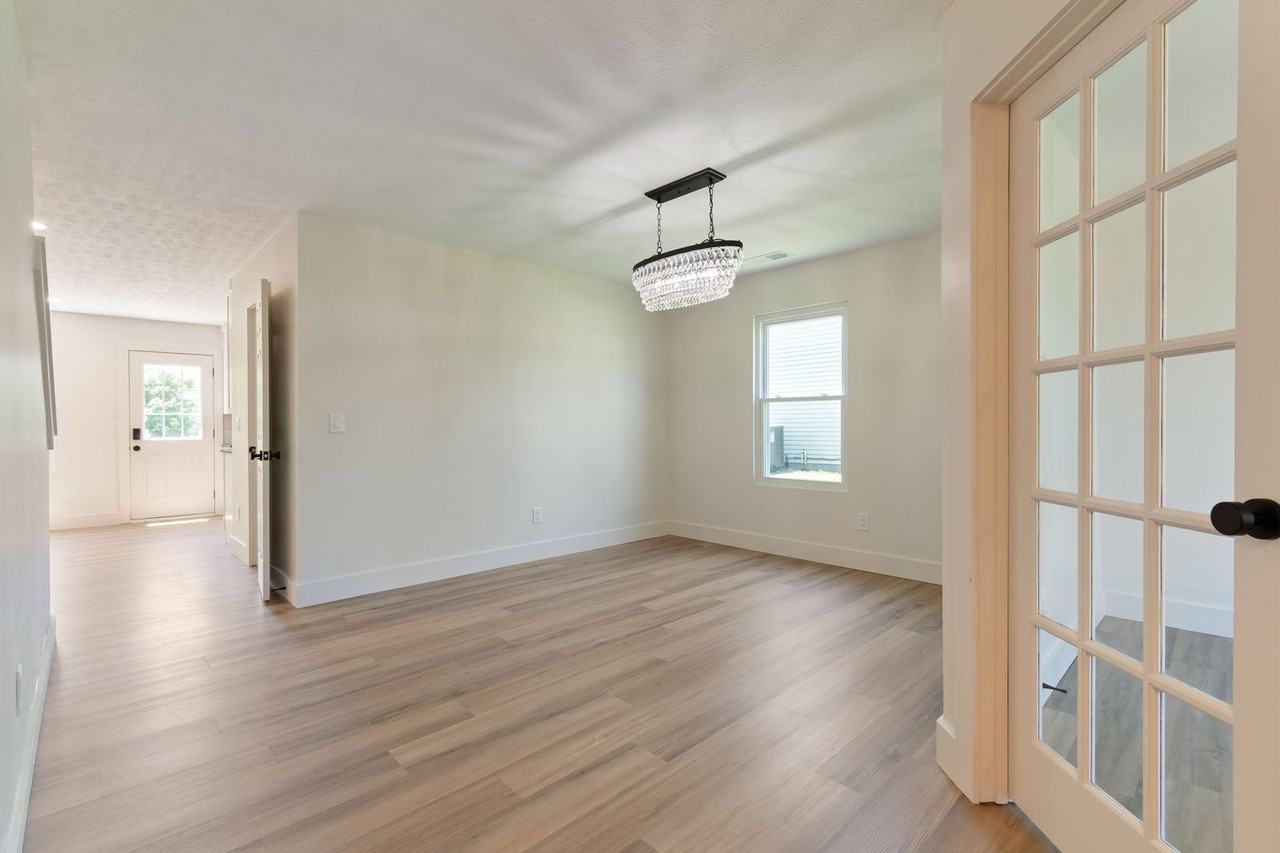 2675 Sutherland Dr - Photo 3 of 50